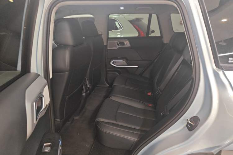 Used Formula Leopard Titanium 3 2025 501KM All-Wheel Drive Intelligent Driving Ultra Version Left Rear Seat