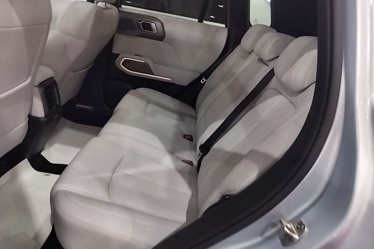 Used Formula Leopard Titanium 3 2025 501KM All-Wheel Drive Intelligent Driving Ultra Version Left Rear Seat