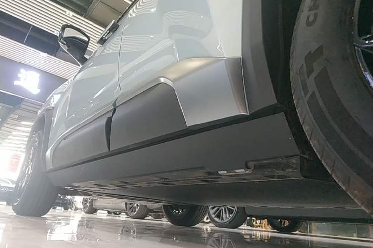Used Formula Leopard Titanium 3 2025 501 km Range Rear-Wheel Drive Intelligent Driving Max Edition Left Side Sill