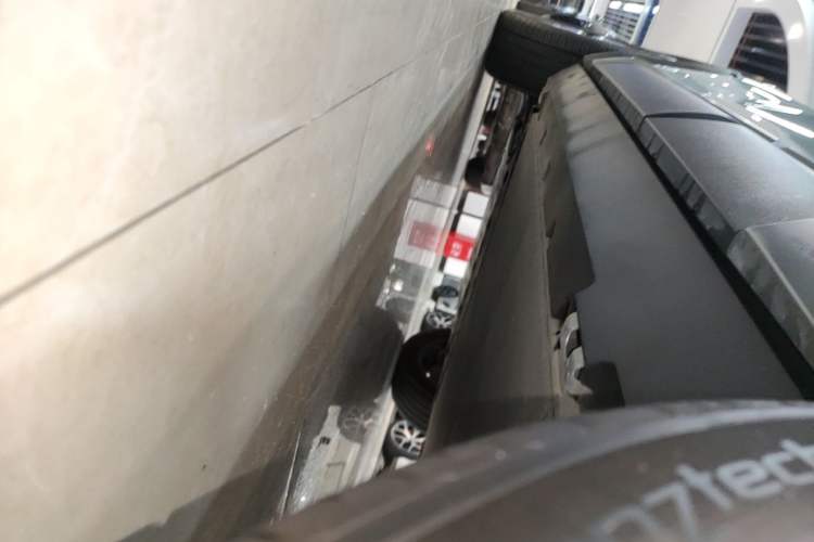 Used Formula Leopard Titanium 3 2025 501KM All-Wheel Drive Intelligent Driving Ultra Version Left Side Sill