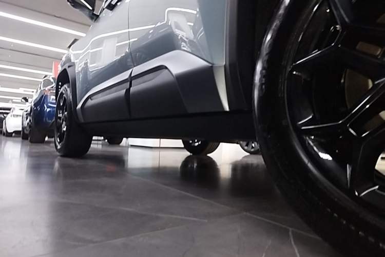 Used Formula Leopard Titanium 3 2025 501 km Range Rear-Wheel Drive Intelligent Driving Max Edition Left Side Sill