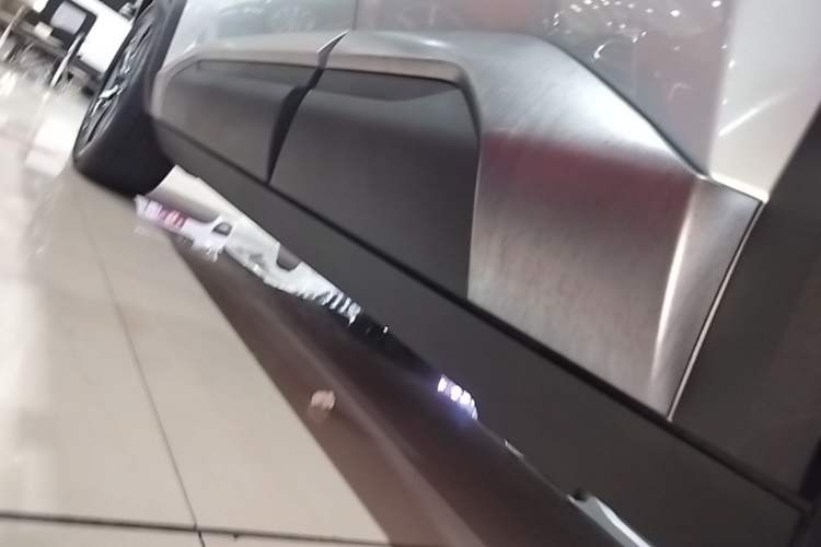 Used Formula Leopard Titanium 3 2025 501KM All-Wheel Drive Intelligent Driving Ultra Version Left Side Sill