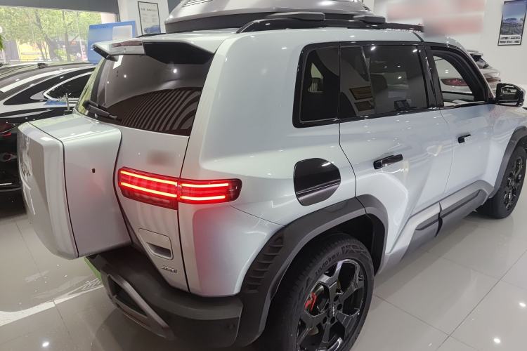 Used Formula Leopard Titanium 3 2025 501 km Four-Wheel Drive Drone Edition Rear Right 45 Deg