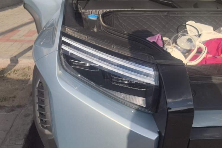 Used Formula Leopard Titanium 3 2025 501 km Range Rear-Wheel Drive Intelligent Driving Max Edition Right Front Headlight
