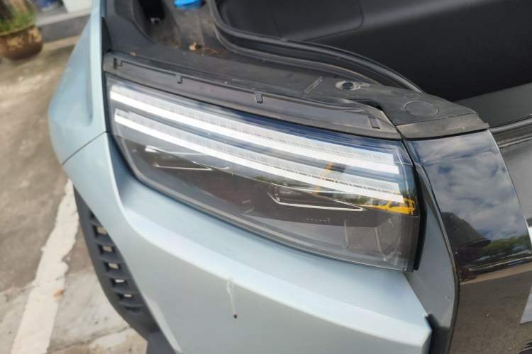 Used Formula Leopard Titanium 3 2025 501KM All-Wheel Drive Intelligent Driving Ultra Version Right Front Headlight