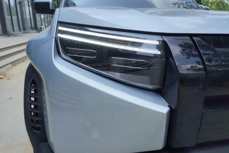 Used Formula Leopard Titanium 3 2025 501 km All-Wheel Drive Intelligent Driving Max Edition Right Front Headlight