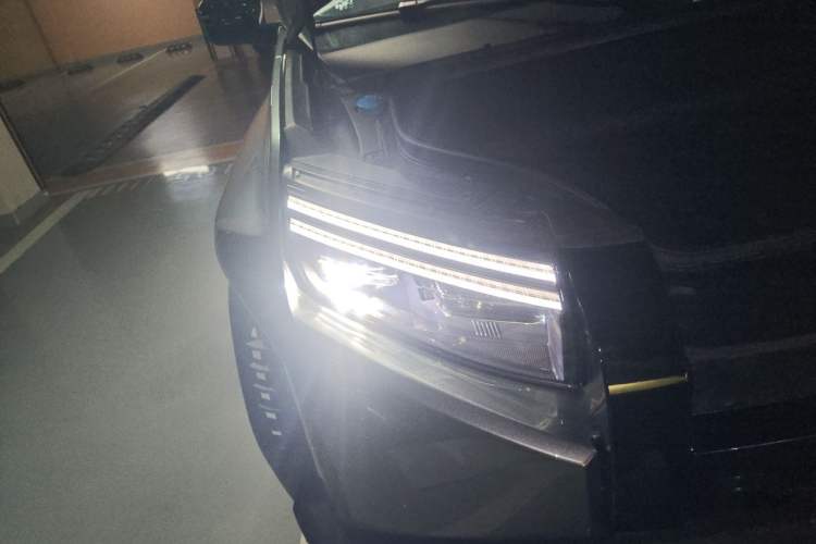 Used Formula Leopard Titanium 3 2025 501 km Range Rear-Wheel Drive Intelligent Driving Max Edition Right Front Headlight