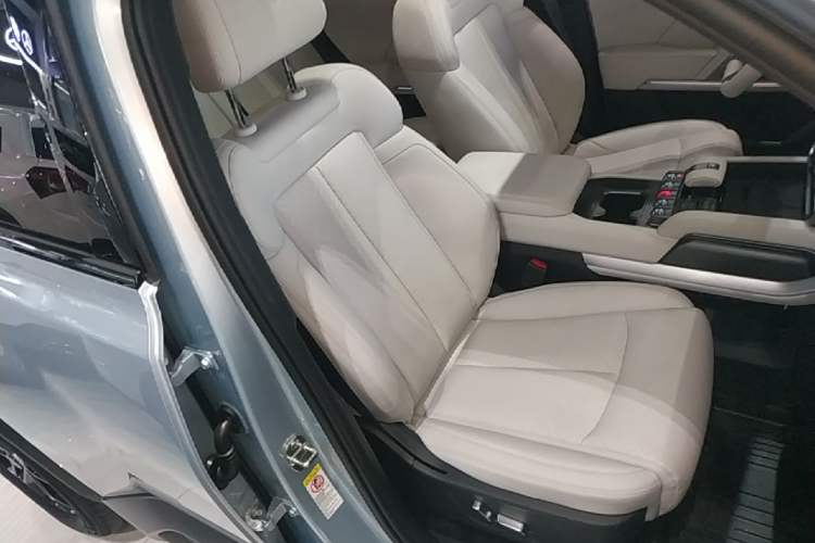 Used Formula Leopard Titanium 3 2025 501 km Range Rear-Wheel Drive Intelligent Driving Max Edition Right Front Seat