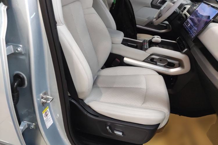 Used Formula Leopard Titanium 3 2025 501KM All-Wheel Drive Intelligent Driving Ultra Version Right Front Seat
