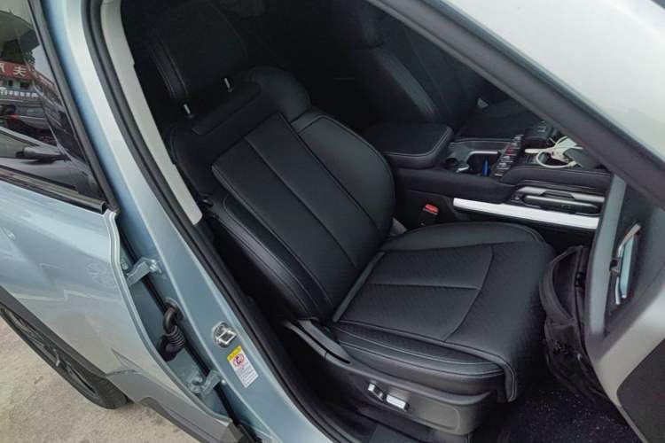 Used Formula Leopard Titanium 3 2025 501KM All-Wheel Drive Intelligent Driving Ultra Version Right Front Seat