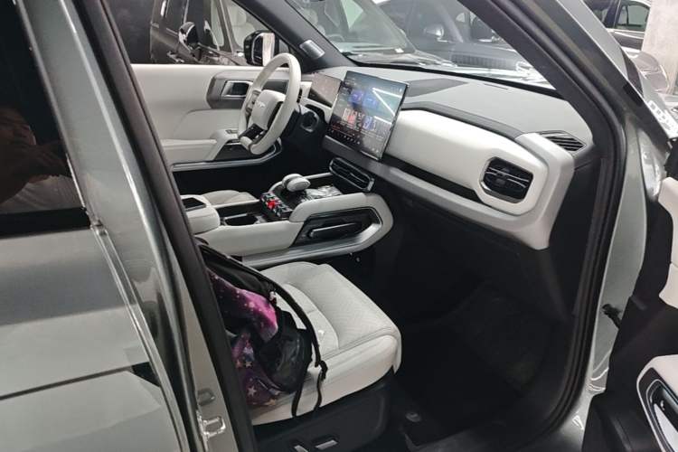 Used Formula Leopard Titanium 3 2025 501KM All-Wheel Drive Intelligent Driving Ultra Version Right Front Seat
