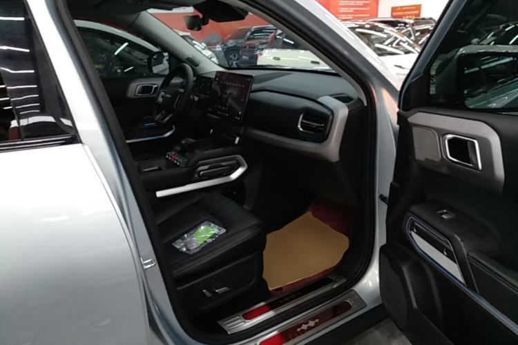 Used Formula Leopard Titanium 3 2025 501KM All-Wheel Drive Intelligent Driving Ultra Version Right Front Seat