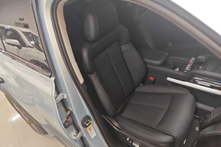 Used Formula Leopard Titanium 3 2025 501KM All-Wheel Drive Intelligent Driving Ultra Version Right Front Seat
