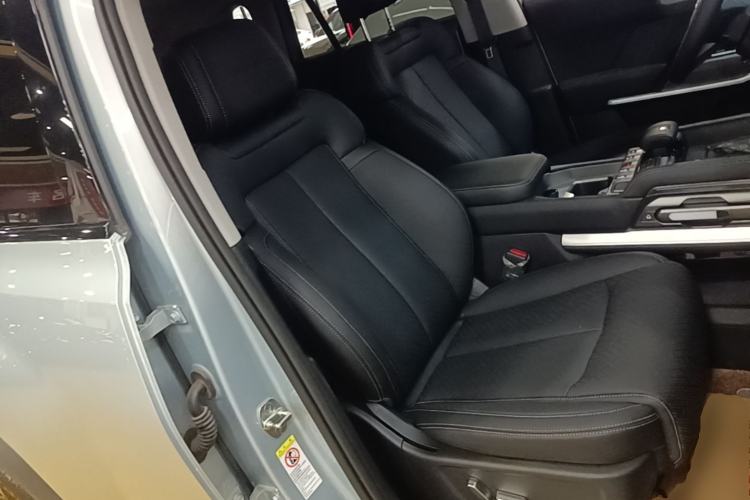Used Formula Leopard Titanium 3 2025 501KM All-Wheel Drive Intelligent Driving Ultra Version Right Front Seat