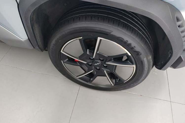 Used Formula Leopard Titanium 3 2025 501KM All-Wheel Drive Intelligent Driving Ultra Version Right Front Wheel Hub