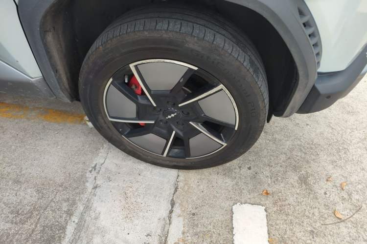 Used Formula Leopard Titanium 3 2025 501KM All-Wheel Drive Intelligent Driving Ultra Version Right Front Wheel Hub
