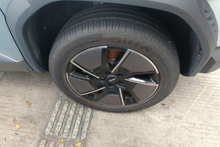 Used Formula Leopard Titanium 3 2025 501 km All-Wheel Drive Intelligent Driving Max Edition Right Front Wheel Hub