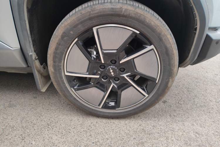 Used Formula Leopard Titanium 3 2025 501 km All-Wheel Drive Intelligent Driving Max Edition Right Front Wheel Hub