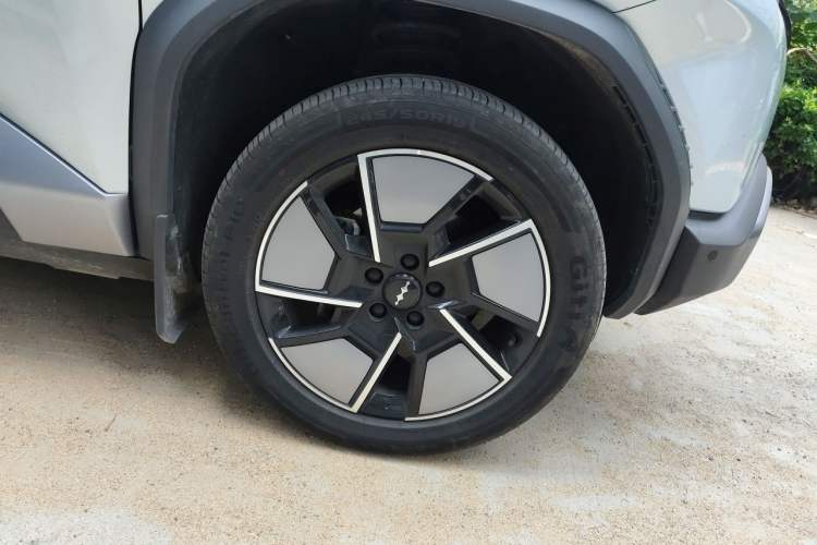 Used Formula Leopard Titanium 3 2025 501 km All-Wheel Drive Intelligent Driving Max Edition Right Front Wheel Hub