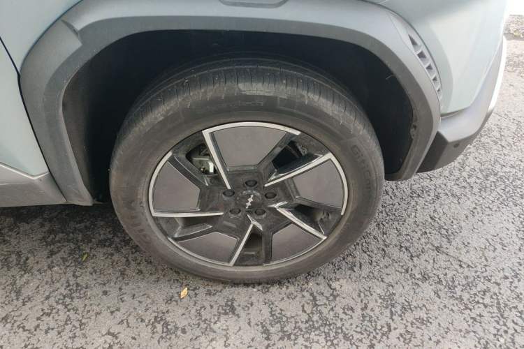 Used Formula Leopard Titanium 3 2025 501 km All-Wheel Drive Intelligent Driving Max Edition Right Front Wheel Hub