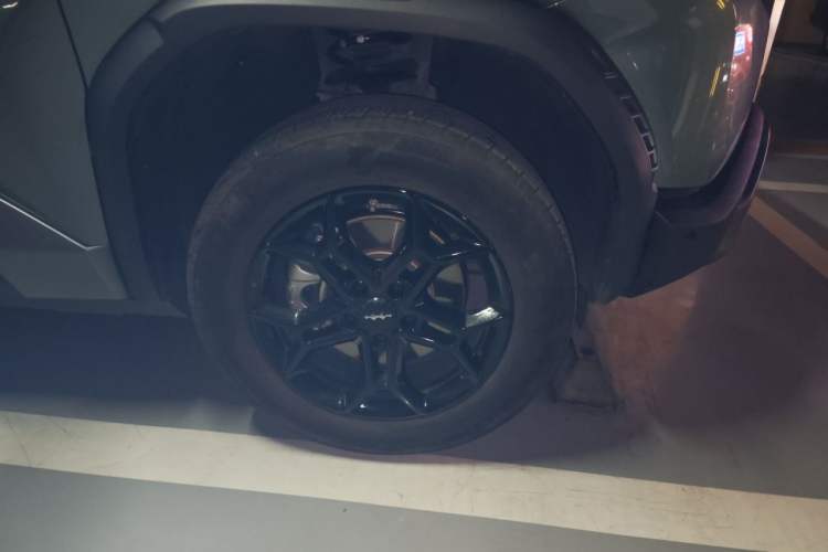 Used Formula Leopard Titanium 3 2025 501 km Range Rear-Wheel Drive Intelligent Driving Max Edition Right Front Wheel Hub