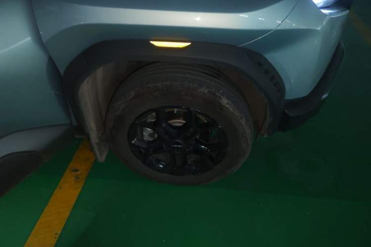 Used Formula Leopard Titanium 3 2025 501 km Range Rear-Wheel Drive Intelligent Driving Max Edition Right Front Wheel Hub