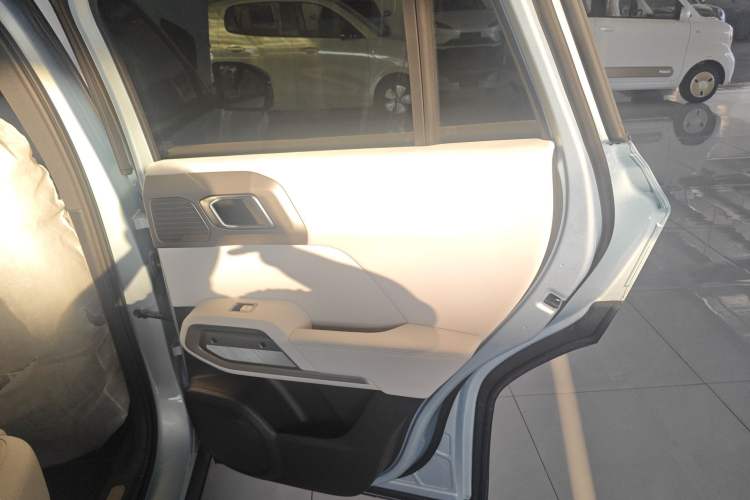Used Formula Leopard Titanium 3 2025 501KM All-Wheel Drive Intelligent Driving Ultra Version Right Rear Door Interior