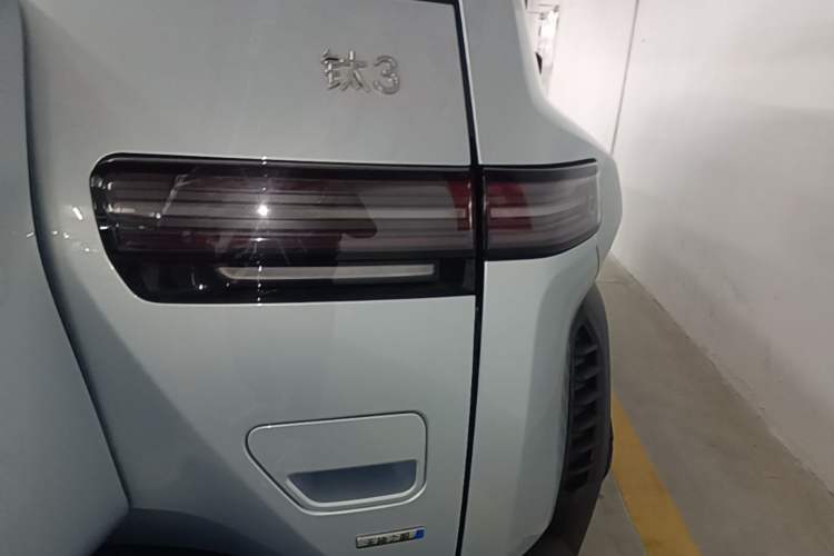 Used Formula Leopard Titanium 3 2025 501 km Range Rear-Wheel Drive Intelligent Driving Max Edition Right Rear Taillight