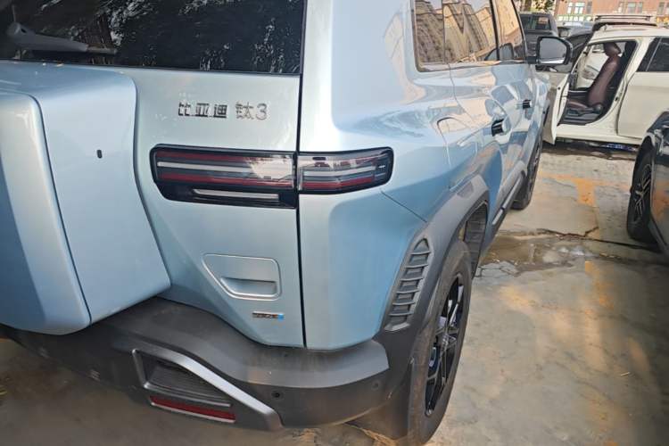 Used Formula Leopard Titanium 3 2025 501 km Range Rear-Wheel Drive Intelligent Driving Max Edition Right Rear Taillight