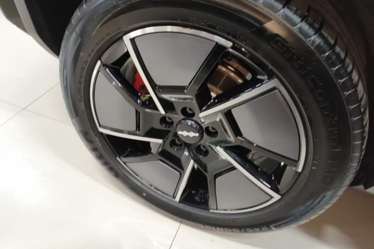 Used Formula Leopard Titanium 3 2025 501KM All-Wheel Drive Intelligent Driving Ultra Version Right Rear Wheel Hub