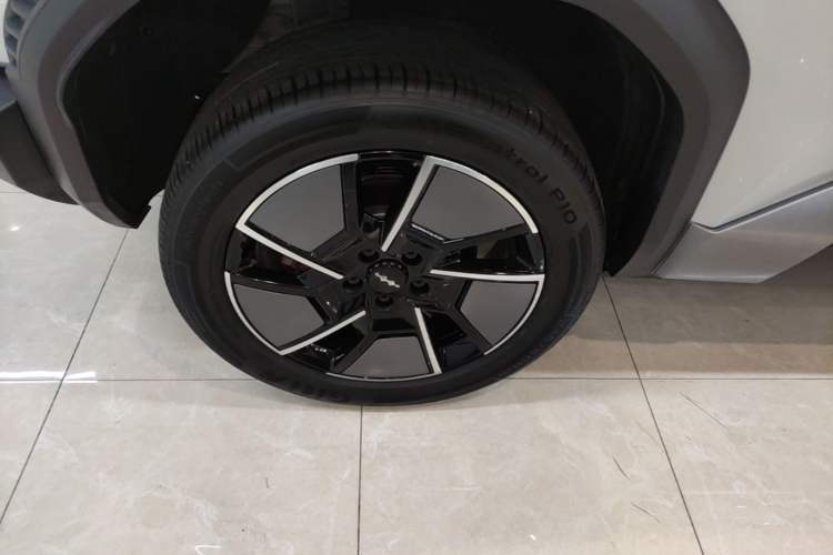 Used Formula Leopard Titanium 3 2025 501KM All-Wheel Drive Intelligent Driving Ultra Version Right Rear Wheel Hub