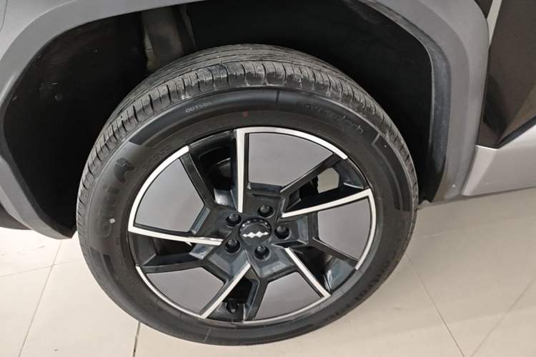 Used Formula Leopard Titanium 3 2025 501KM All-Wheel Drive Intelligent Driving Ultra Version Right Rear Wheel Hub
