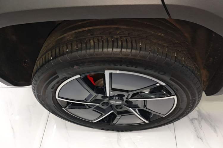 Used Formula Leopard Titanium 3 2025 501KM All-Wheel Drive Intelligent Driving Ultra Version Right Rear Wheel Hub