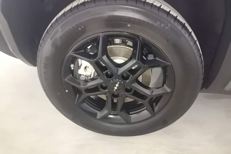 Used Formula Leopard Titanium 3 2025 501 km Range Rear-Wheel Drive Intelligent Driving Max Edition Right Rear Wheel Hub