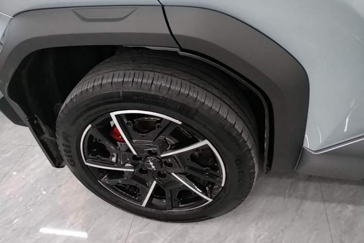 Used Formula Leopard Titanium 3 2025 501KM All-Wheel Drive Intelligent Driving Ultra Version Right Rear Wheel Hub