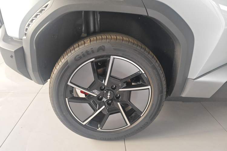 Used Formula Leopard Titanium 3 2025 501KM All-Wheel Drive Intelligent Driving Ultra Version Right Rear Wheel Hub