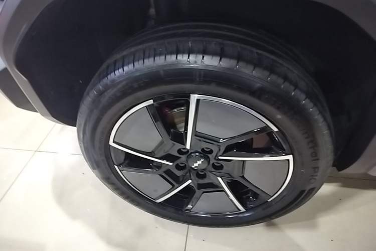 Used Formula Leopard Titanium 3 2025 501KM All-Wheel Drive Intelligent Driving Ultra Version Right Rear Wheel Hub