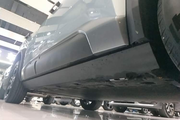 Used Formula Leopard Titanium 3 2025 501 km Range Rear-Wheel Drive Intelligent Driving Max Edition Right Side Sill
