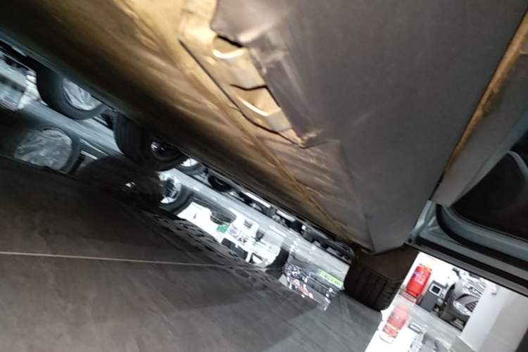 Used Formula Leopard Titanium 3 2025 501KM All-Wheel Drive Intelligent Driving Ultra Version Right Side Sill