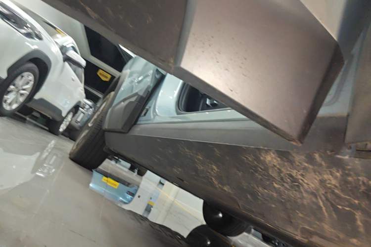 Used Formula Leopard Titanium 3 2025 501KM All-Wheel Drive Intelligent Driving Ultra Version Right Side Sill