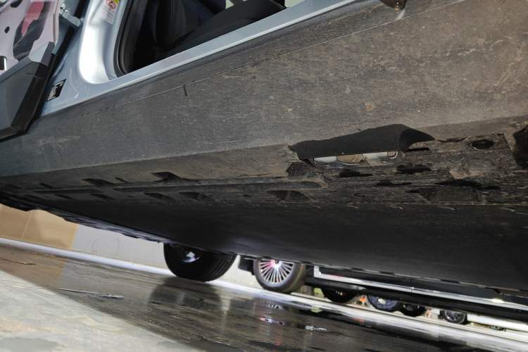 Used Formula Leopard Titanium 3 2025 501 km Range Rear-Wheel Drive Intelligent Driving Max Edition Right Side Sill