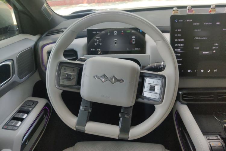 Used Formula Leopard Titanium 3 2025 501 km All-Wheel Drive Intelligent Driving Max Edition Steering Wheel