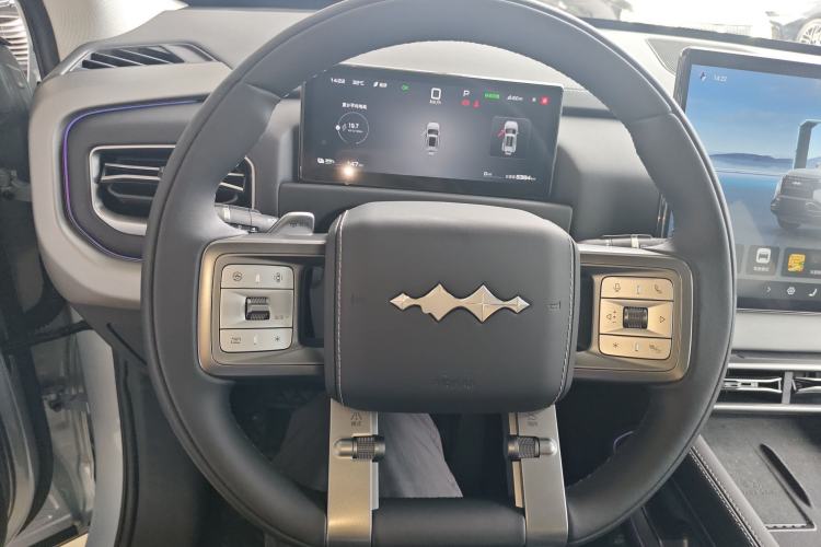 Used Formula Leopard Titanium 3 2025 501KM All-Wheel Drive Intelligent Driving Ultra Version Steering Wheel