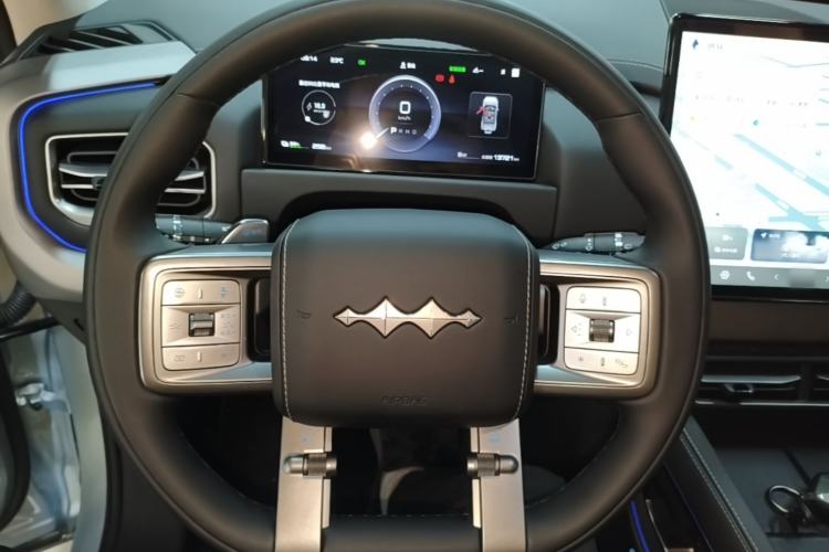 Used Formula Leopard Titanium 3 2025 501KM All-Wheel Drive Intelligent Driving Ultra Version Steering Wheel