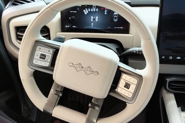Used Formula Leopard Titanium 3 2025 501KM All-Wheel Drive Intelligent Driving Ultra Version Steering Wheel