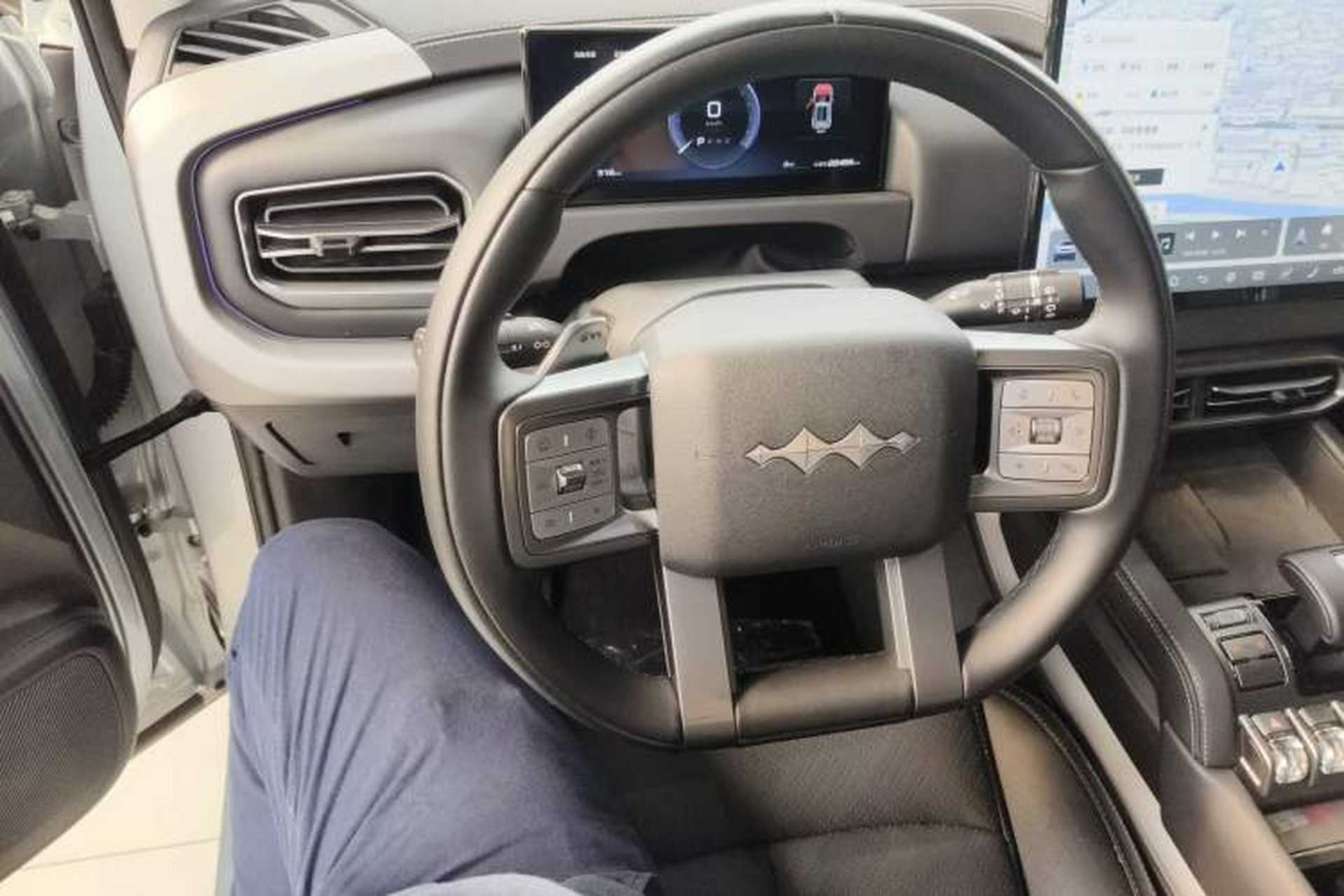 Used Formula Leopard Titanium 3 2025 501 km Range Rear-Wheel Drive Intelligent Driving Max Edition Steering Wheel