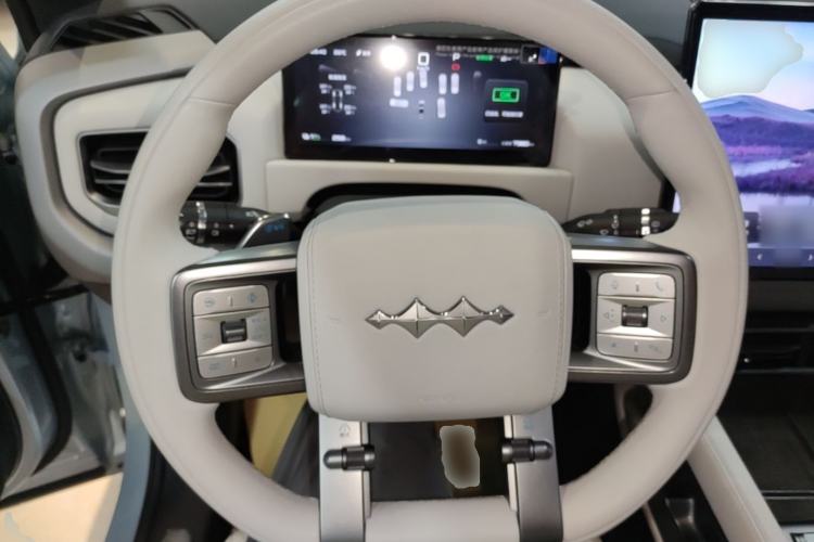 Used Formula Leopard Titanium 3 2025 501KM All-Wheel Drive Intelligent Driving Ultra Version Steering Wheel
