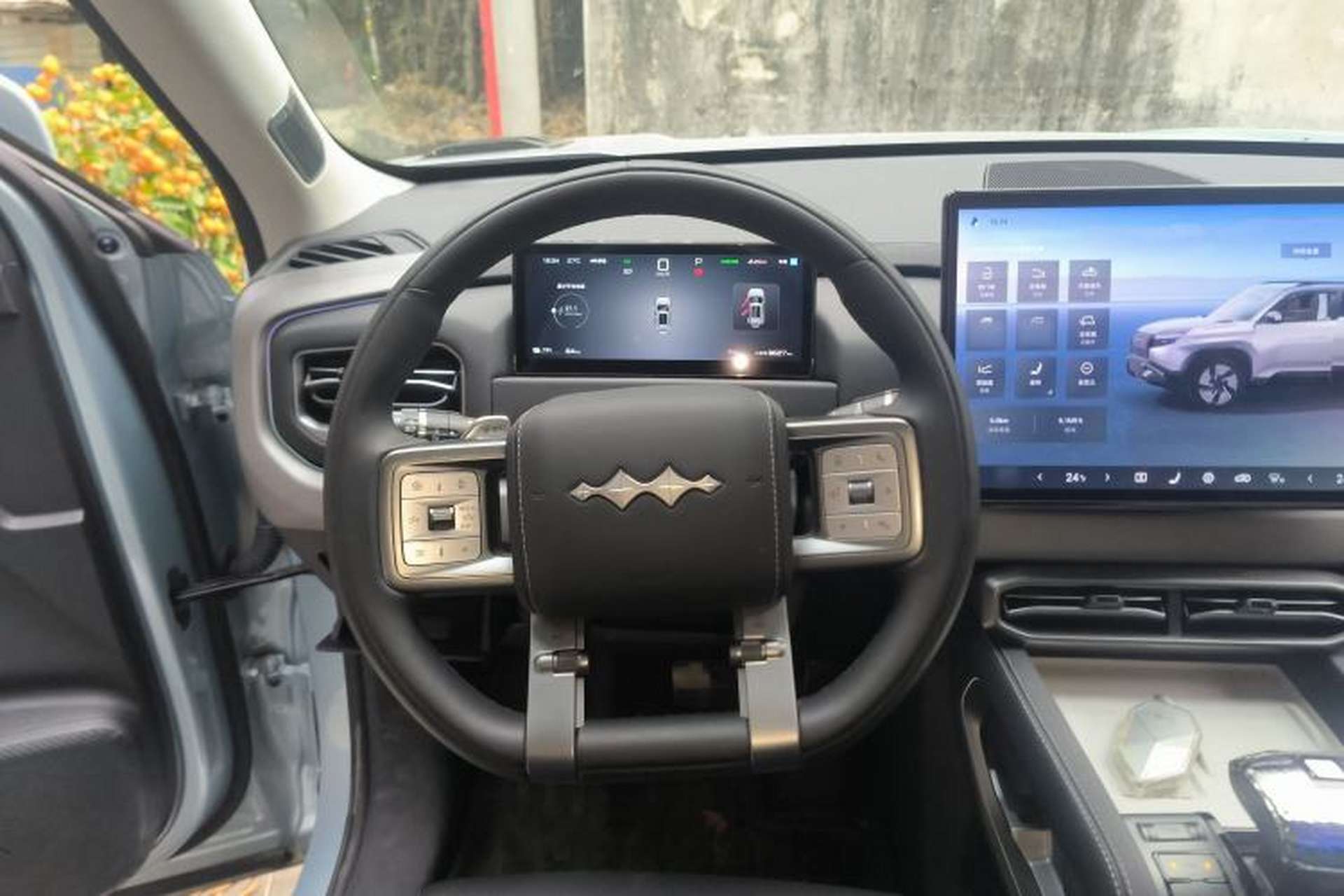 Used Formula Leopard Titanium 3 2025 501KM All-Wheel Drive Intelligent Driving Ultra Version Steering Wheel