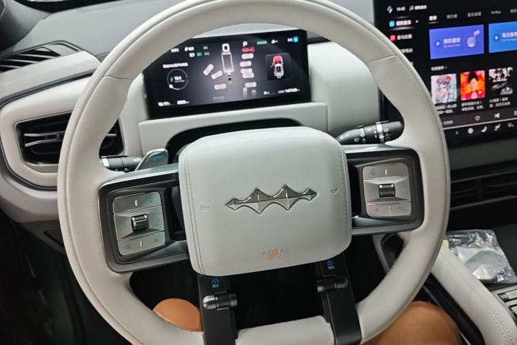 Used Formula Leopard Titanium 3 2025 501KM All-Wheel Drive Intelligent Driving Ultra Version Steering Wheel