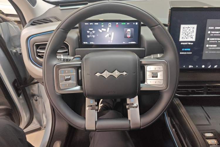 Used Formula Leopard Titanium 3 2025 501KM All-Wheel Drive Intelligent Driving Ultra Version Steering Wheel
